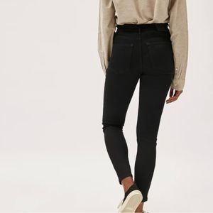 EVERLANE Mid-Rise Skinny Jean Ankle Cut in Black - Size 28